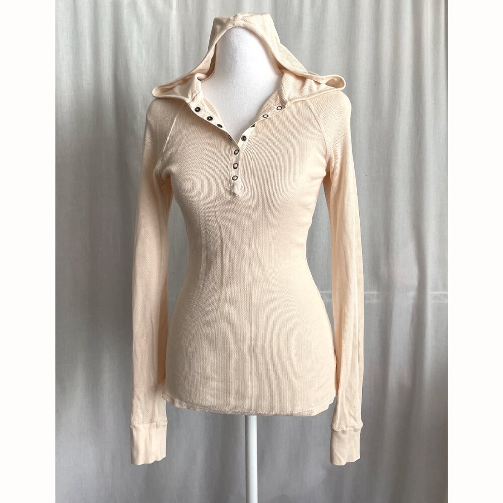 Women’s sport style blouse / top. Ivory-sand. Size S. Stretchy mesh. Long sleeve